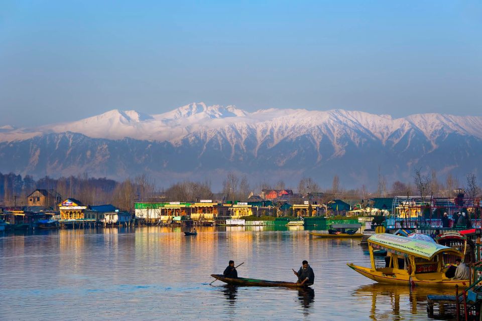 Char Chinar Dal lake